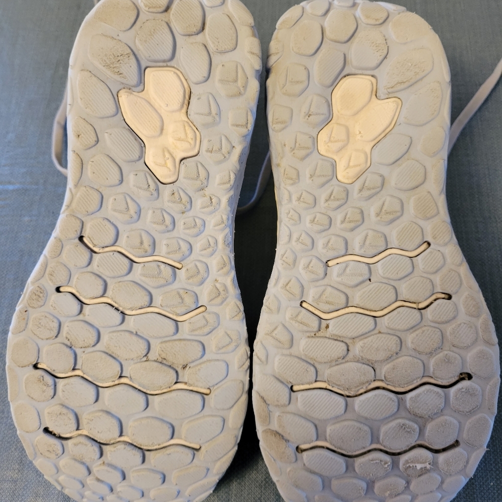 Sneakers - Picture 2 of 4